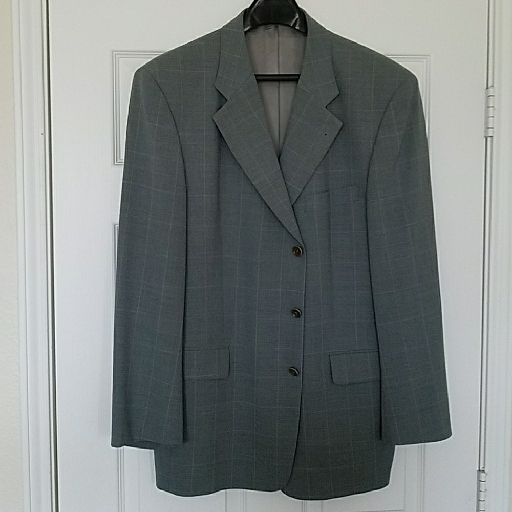 Hugo Boss plaid sport jacket. Custom fit 42L.